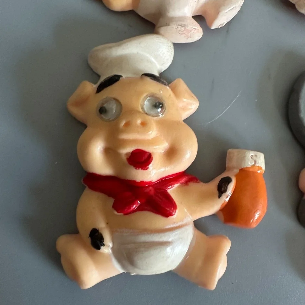 Lot Of 4 Vintage Magnets  Pigs Farm Country Refrigerator Fridge googly eyes